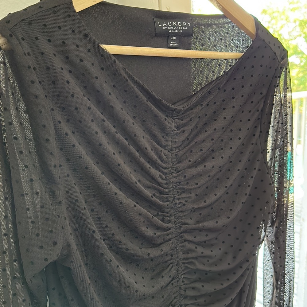 LAUNDRY L women’s black, dotted long sleeve sheer with tank liner